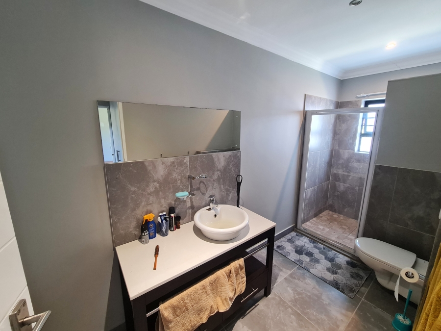 5 Bedroom Property for Sale in Noorsekloof Eastern Cape